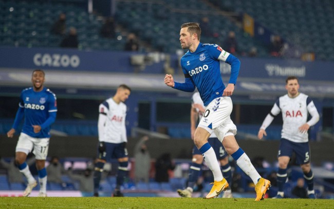 员在场上的 员在场上的